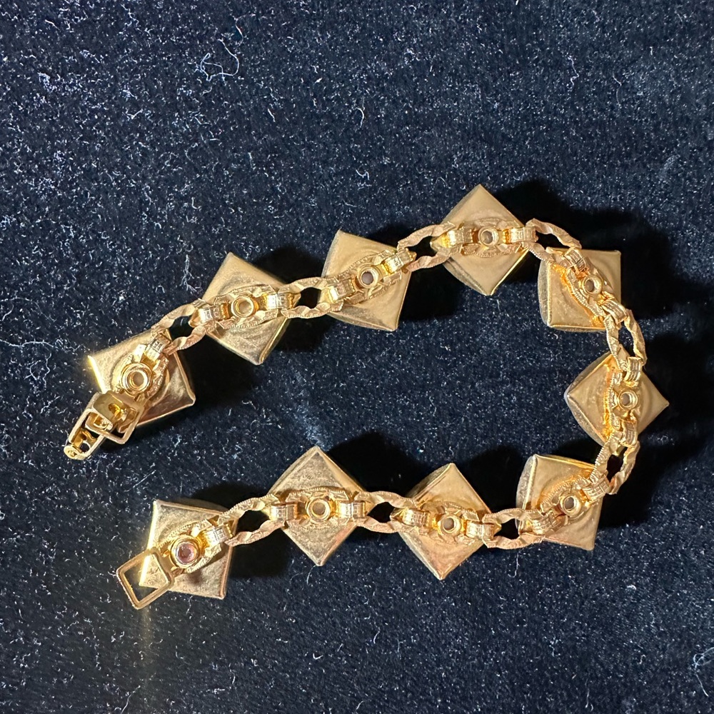 Bracelet, gold, luminescent stones.